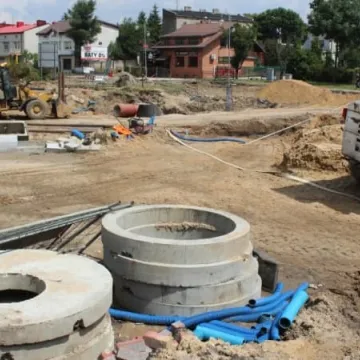 Przebudowa skrzyżowania trwa