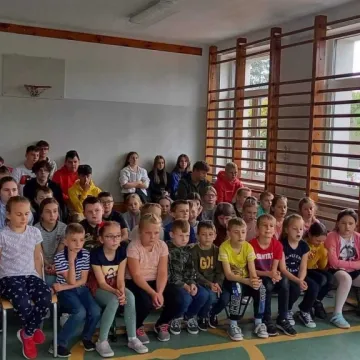 Gm. Gomunice: uczniowie spotkali się z Robertem Parzęczewskim