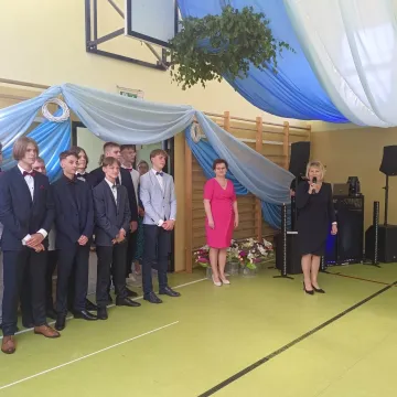 Bal na zakończenie ósmej klasy w PSP nr 2 w Radomsku