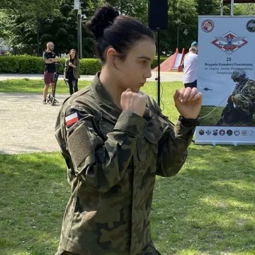 Żołnierze uczą w Radomsku kobiety podstaw samoobrony