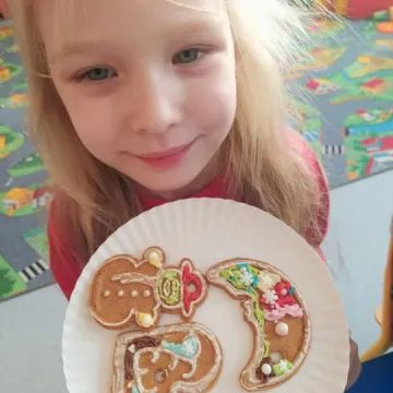 Dzieci z „zerówki” w PSP 8 robiły bożonarodzeniowe ozdoby