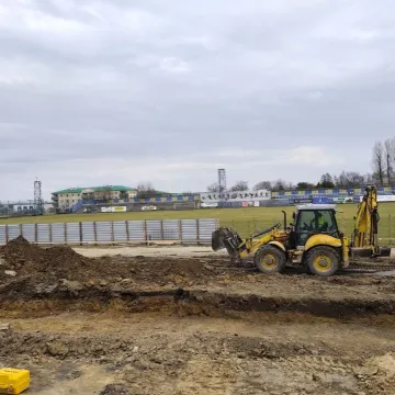 Na stadionie przy Brzeźnickiej buduje się nowa trybuna dla kibiców
