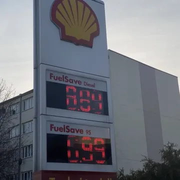 Kierowcy nie mają lekko. Ceny paliw znów w górę