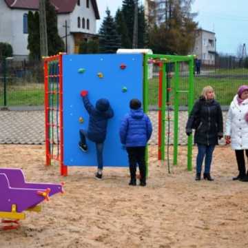 Nowy plac zabaw przy Przedborskiej 