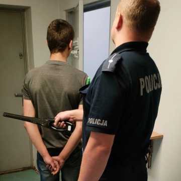[WIDEO] Radomsko: młodzi mężczyźni pobili i okradli 39-latka. Trafili do aresztu