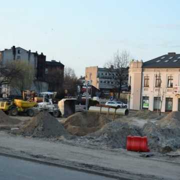 Trwają prace przy budowie ronda na ul. Brzeźnickiej	