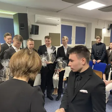 [WIDEO] To był ich dzień. Maturzyści z ZSDiOŚ oficjalnie zakończyli szkołę