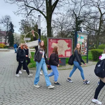 Młodzież z „ekonomika” rozdawała żonkile na ulicach Radomska