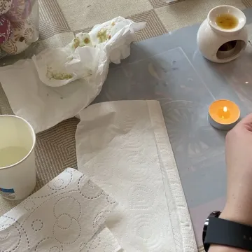 Powrót do korzeni. Uczestnicy warsztatów tworzyli pisanki batikowe w Muzeum Regionalnym w Radomsku