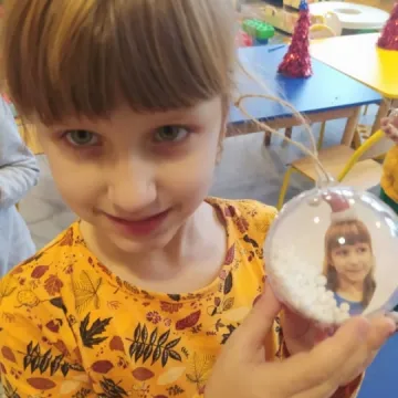 Dzieci z „zerówki” w PSP 8 robiły bożonarodzeniowe ozdoby