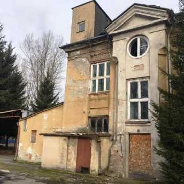 Budynki po dawnym ZPO w Radomsku ponownie na sprzedaż
