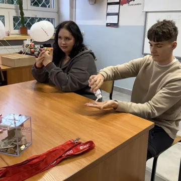 „Komórkomania” w ZSDiOŚ. Uczniowie i nauczyciele wsparli DKMS