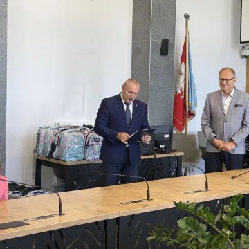 Gotowi do szkoły. Pierwszoklasiści otrzymali szkolne wyprawki