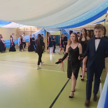 Bal na zakończenie ósmej klasy w PSP nr 2 w Radomsku