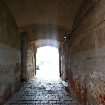 Radny Rafał Dębski pyta: Specjalista od pudrowania?