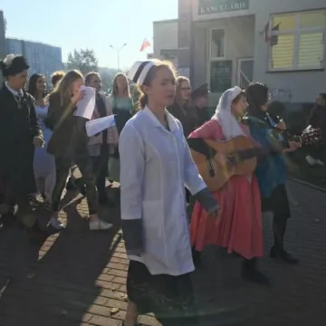 Happening Teatru Źródło „Z Niepodległą w sercu”