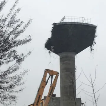 Rozpoczęła się rozbiórka „Grzybka”