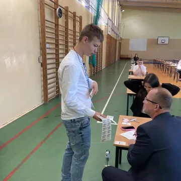 Polski na pierwszy ogień. Ósmoklasiści zaczynają egzaminy