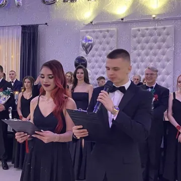 Szampańska zabawa studniówkowa ZSE w Radomsku