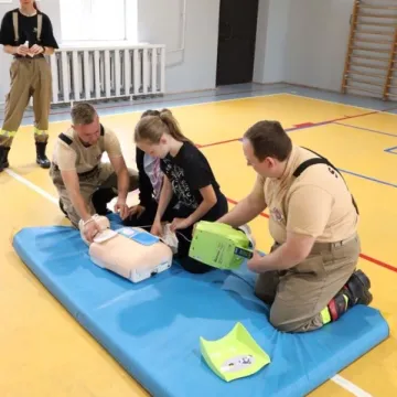 Dzieci przed wakacjami uczą się zasad udzielania pierwszej pomocy