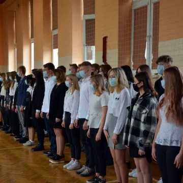 Ślubowanie uczniów przedborskiego liceum