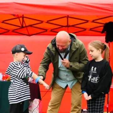 Strażacki piknik rodzinny w Dąbrówce zintegrował mieszkańców