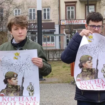 Kocham Polskę: akcja Młodzieży Wszechpolskiej w Radomsku