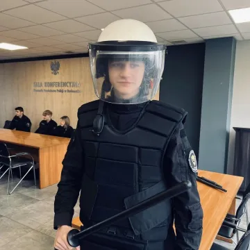 Uczniowie „mechanika” z wizytą w KPP w Radomsku