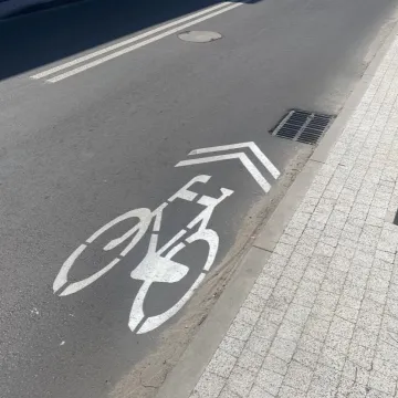 Nowe rozwiązanie. Rowerowy sierżant na jezdniach w centrum Radomska