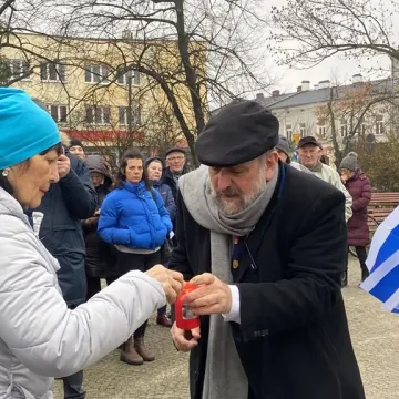 Chanuka w Radomsku. Było odpalenie świec, śpiew i pączki