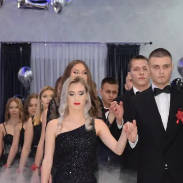 Szampańska zabawa studniówkowa ZSE w Radomsku