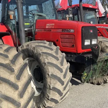 [WIDEO] Zaczęło się. Przedbórz stoi. Rolnicy walczą o Polskę
