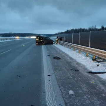 Na A1 dwie poranne kolizje. Samochody wpadły na bariery