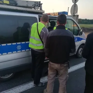 Wypadek w okolicach Kamieńska. 2 osoby trafiły do szpitala