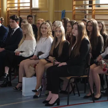 Maturzyści już ze świadectwami!