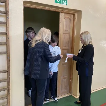 Polski na pierwszy ogień. Ósmoklasiści zaczynają egzaminy