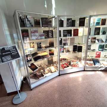 Katyń: zbrodnia, prawda, pamięć - wystawa w bibliotece w Radomsku