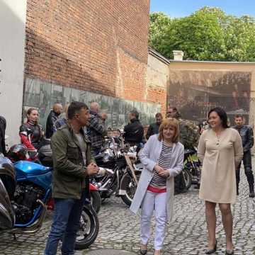 Motocyklowy Rajd Weteranów w Radomsku. Żołnierze odwiedzili groby poległych