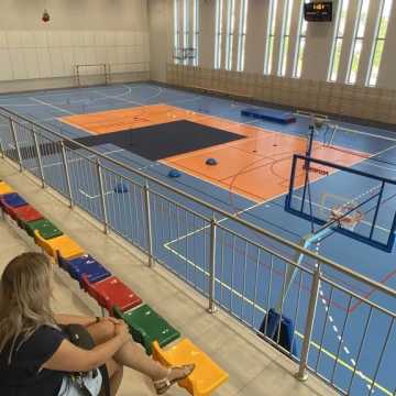 Nowoczesna hala widowiskowo-sportowa w Kamieńsku została uroczyście otwarta