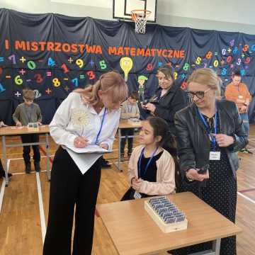 [WIDEO] Matematyka nie taka straszna. I Międzyszkolne Mistrzostwa Matematyczne w PSP nr 8 w Radomsko