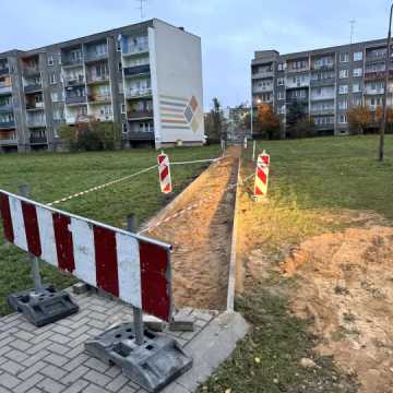 Chodnik przy blokach na Jagiellońskiej w Radomsku dokończony. To niewielka, ale istotna inwestycja