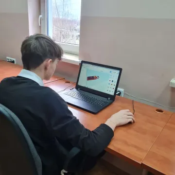 Młodzież z Dobryszyc edukuje się z nowych technologii