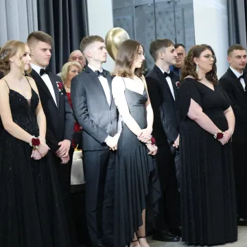 Studniówka uczniów „Drzewniaka” w Kobielach Wielkich