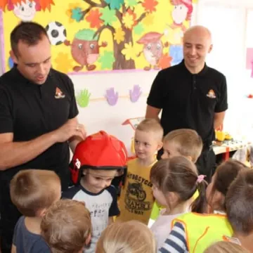 Strażacy szkolą przedszkolaków