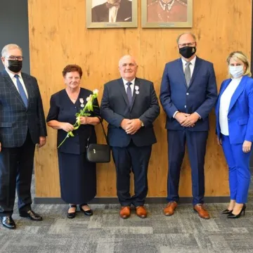 „Złoci” małżonkowie odznaczeni medalami