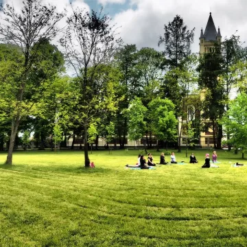 Mamy ćwiczyły jogę