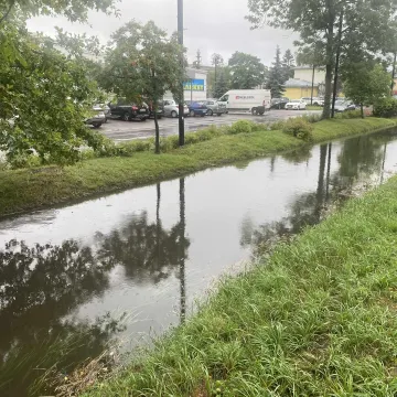 Radomka równo z brzegiem, ulica Reymonta zamknięta