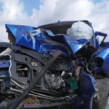 Topisz: samochód wypadł z drogi. Kierowca nie żyje