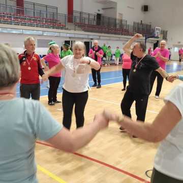 Sportowe zmagania seniorów w Radomsku. Była rywalizacja i integracja