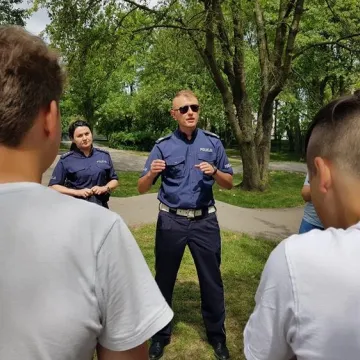 Policjanci tłumaczyli, jak bezpiecznie korzystać z pumptracka